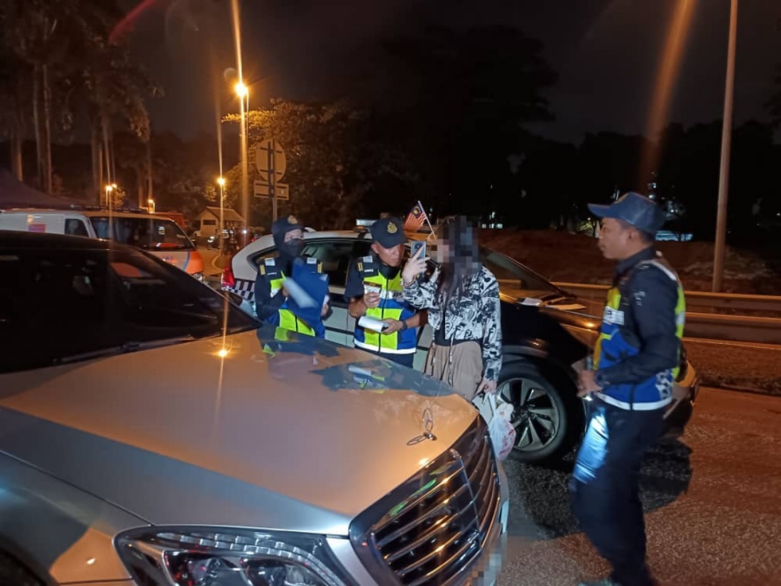 China Woman Luxury Car Seized KOSMO